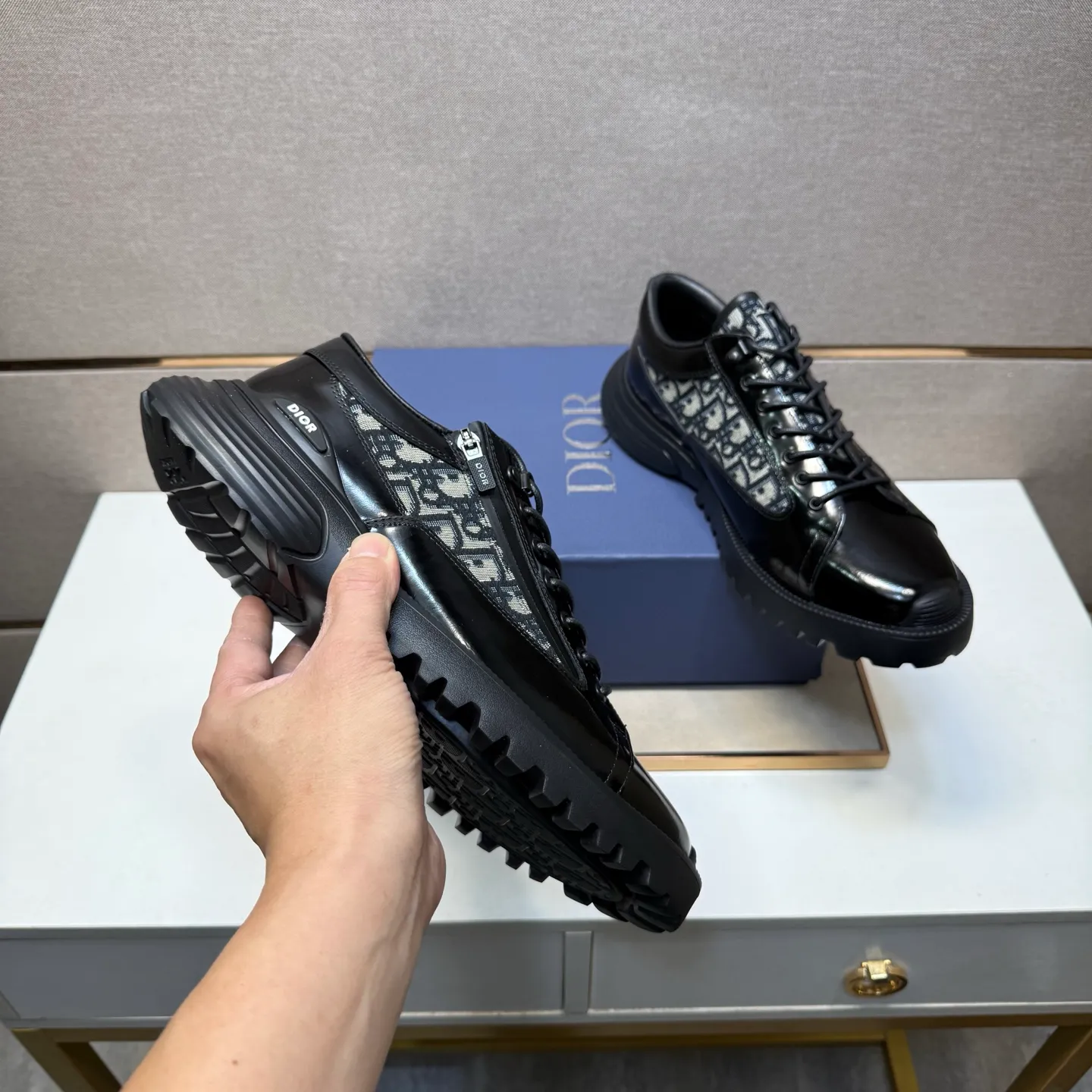 ⬛️Men's shoes 💰p560 [Dior~] Men's casual shoes 2025z cabinet sales simultaneously 🔶Size: 39-44 #️⃣ 🔷2 colors🔜The upper is made of multi-material splicing➕Genuine leather lining, comfortable and breathable, sole: original comfortable and wear-resistant outsole, ⚠️Real shot📱Photographed🎬The real thing is better📢📢📢